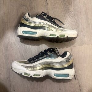 Nike Men’s Air Max 95 White Black Teal Accent Athletic Shoes